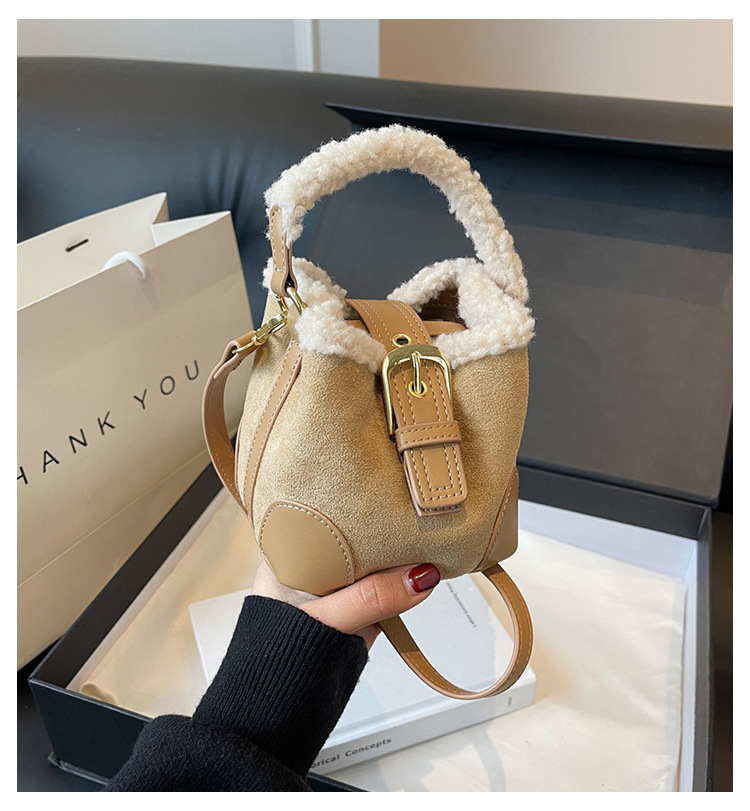 Chic Retro Plush Crossbody Bag: The Ultimate Versatile Shoulder Purse for the Modern Trendsetter - Image 10