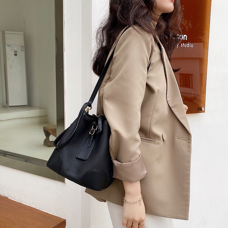 The ‘Aris’ First Layer Cowhide Drawstring Bucket Bag: Effortless Chic, Everyday Essential