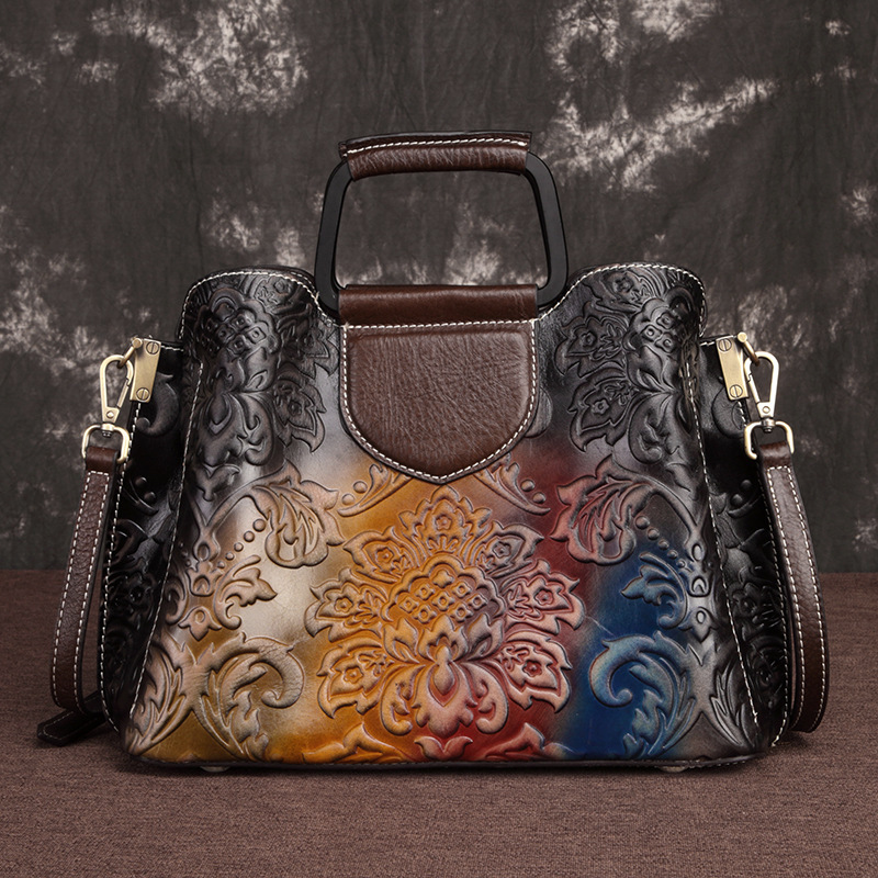 The Artisan Cowhide Doctor Bag: Timeless Leather Messenger for the Modern Connoisseur - Image 4