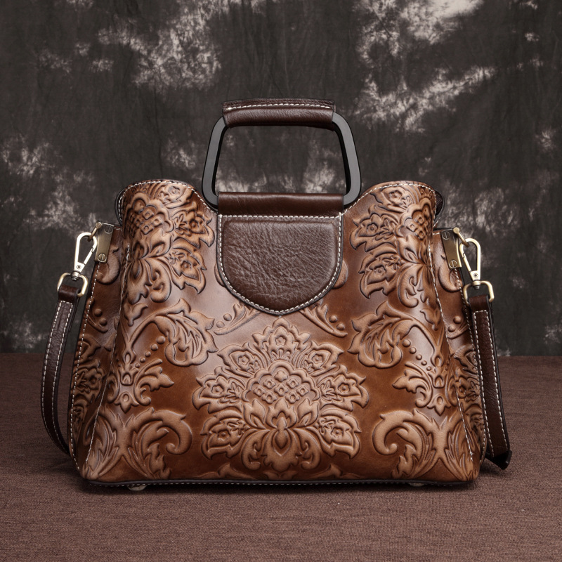 The Artisan Cowhide Doctor Bag: Timeless Leather Messenger for the Modern Connoisseur - Image 3
