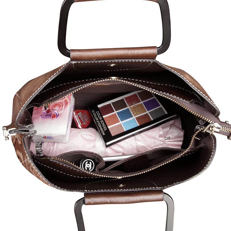 The Artisan Cowhide Doctor Bag: Timeless Leather Messenger for the Modern Connoisseur