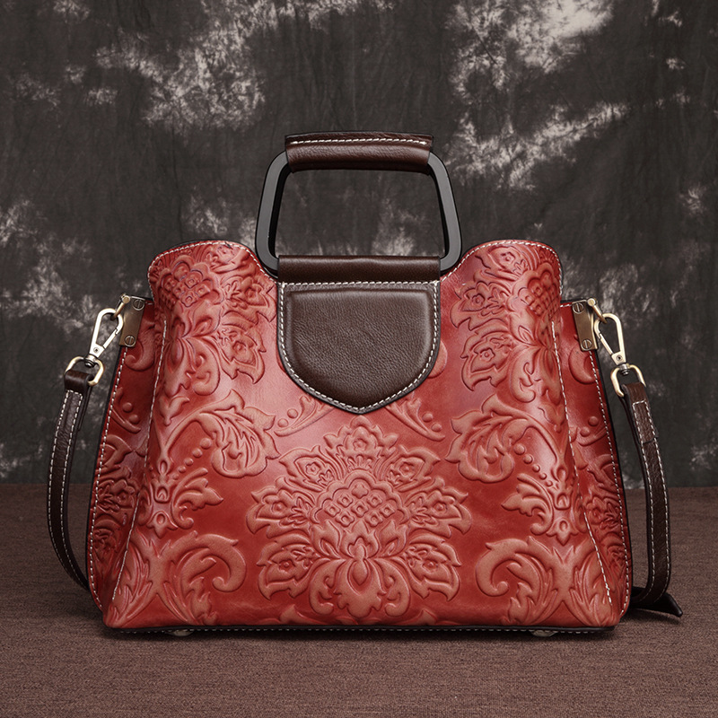 The Artisan Cowhide Doctor Bag: Timeless Leather Messenger for the Modern Connoisseur - Image 5