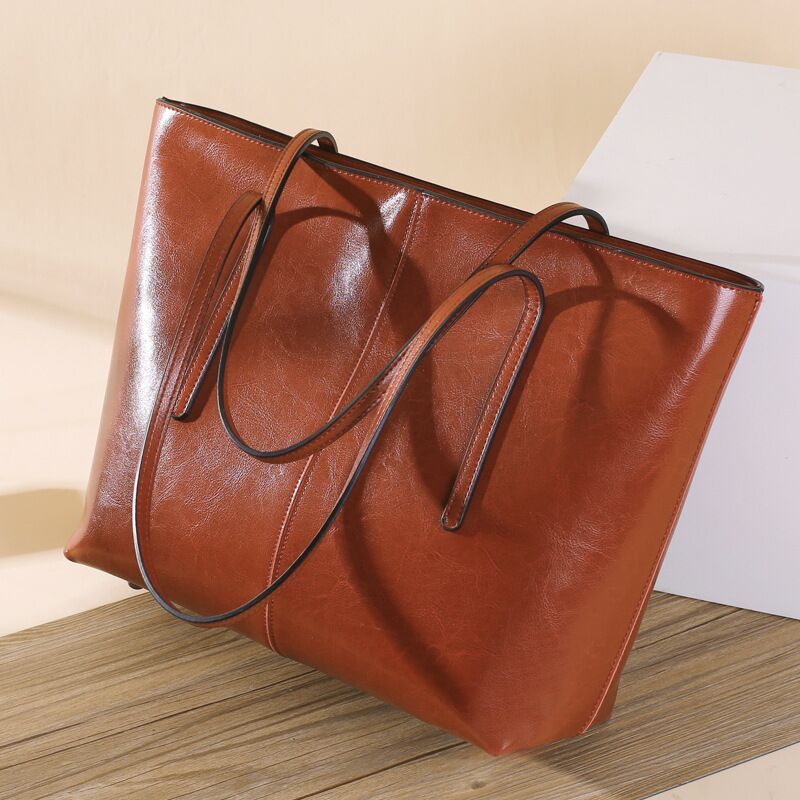 The Artisan's Satchel: Your Statement Piece in Supple Leather - Image 3