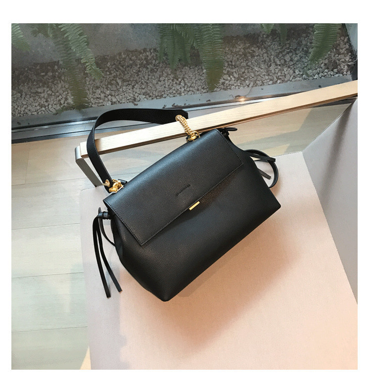 The Artisan's Carry: Luxe Cowhide Leather Tote for the Modern Muse - Image 7