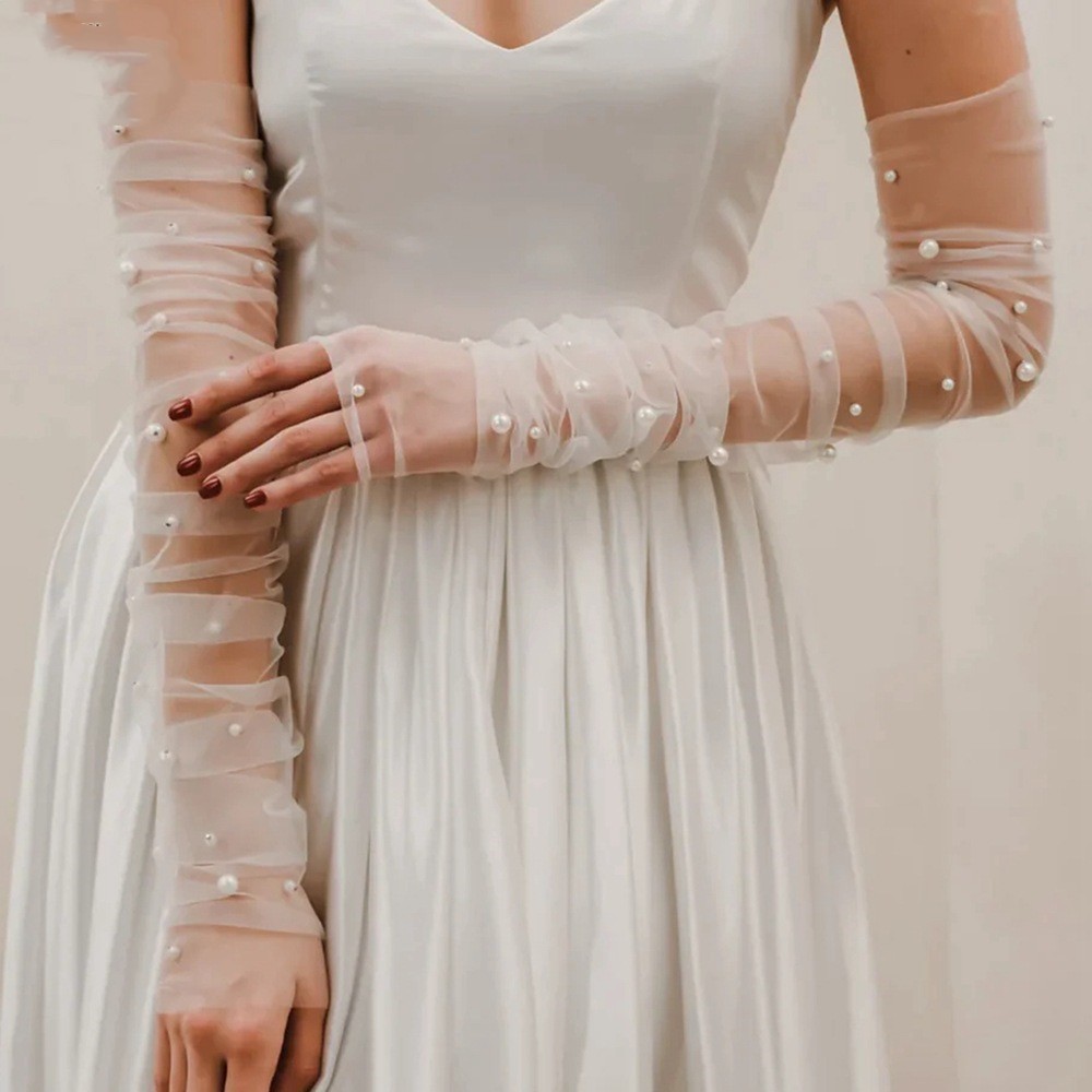 The Lumina Pearl Tulle Gloves 1 The Lumina Pearl Tulle Gloves