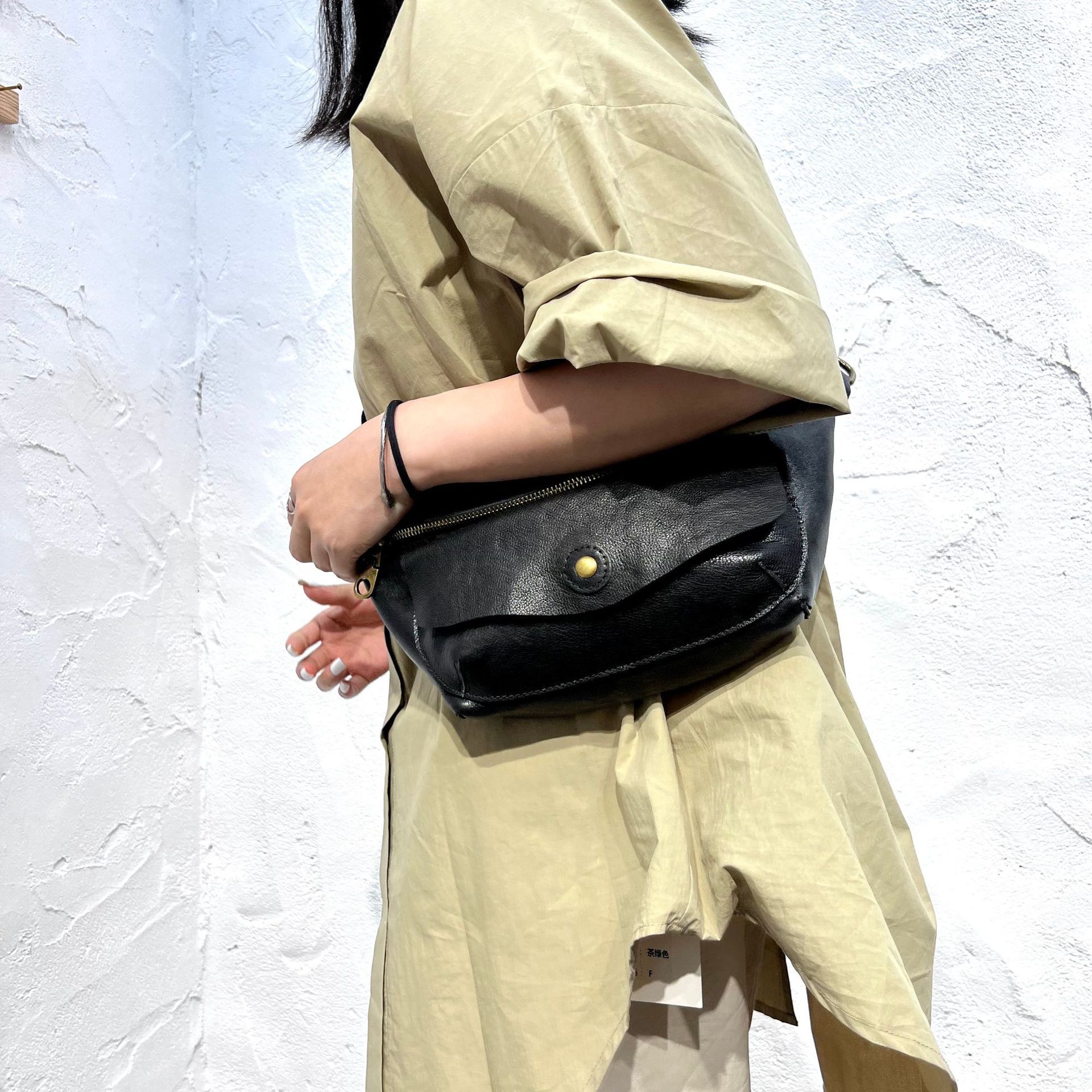 Artisan Hand-Tanned Cowhide Shoulder Bag: Timeless Black Elegance