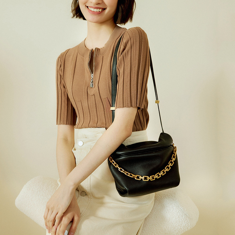The Nexus: Folded Cowhide Chain Shoulder Bag | Talli-Up