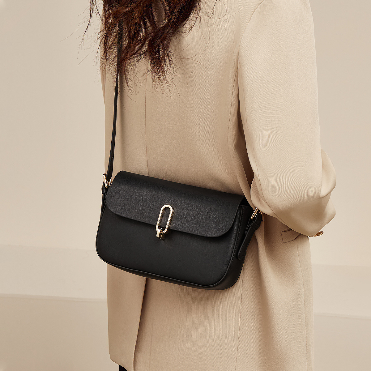 The Artisan's Briefcase: Two-Layer Genuine Cowhide Messenger Bag - Image 3