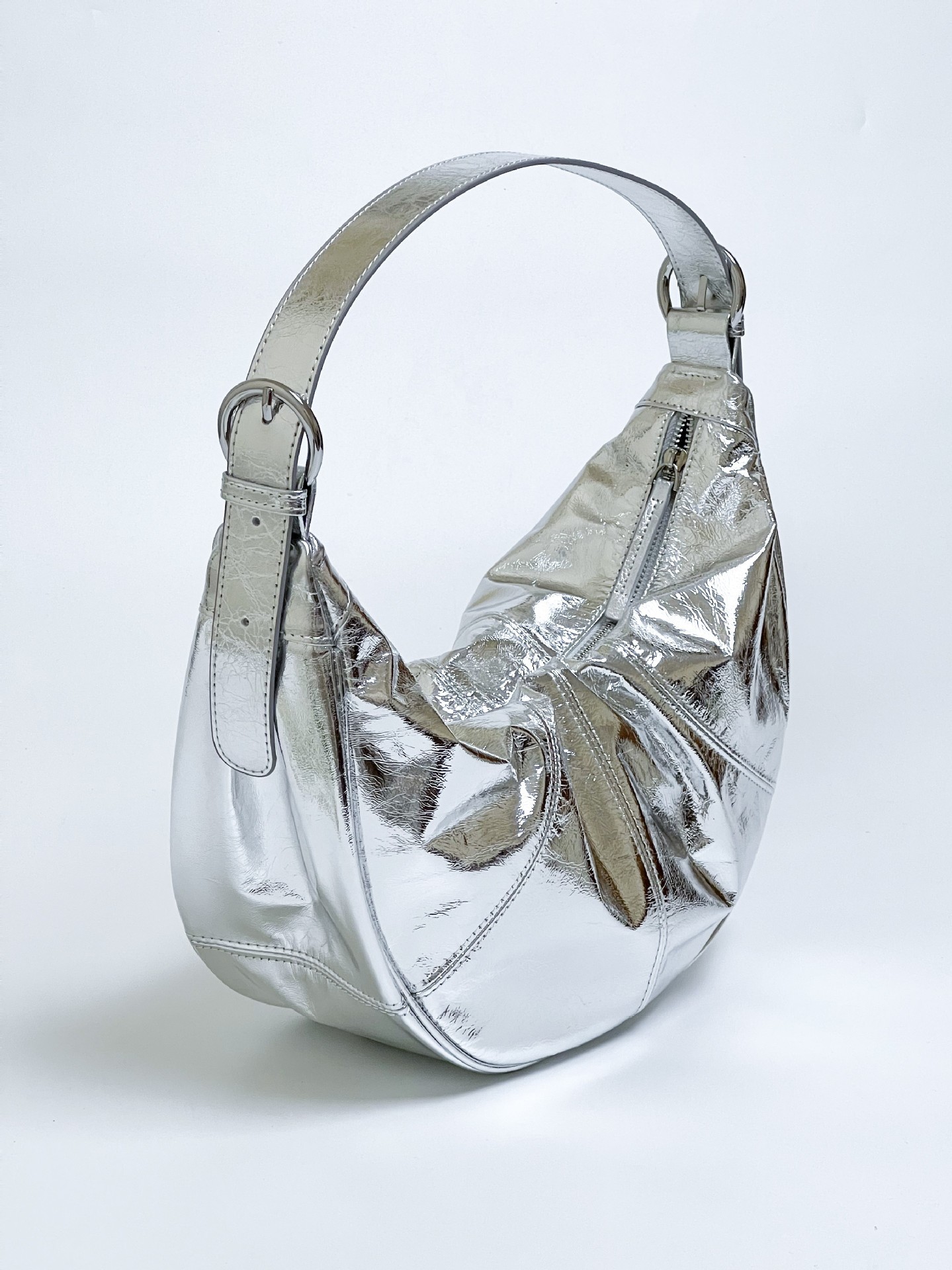 The Aura Bag: Your First-Layer Leather Essential for Effortless Chic - Image 9