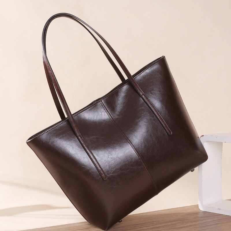 The Artisan's Satchel: Your Statement Piece in Supple Leather - Image 9
