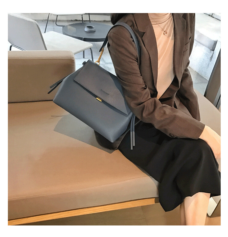 The Artisan's Carry: Luxe Cowhide Leather Tote for the Modern Muse - Image 4