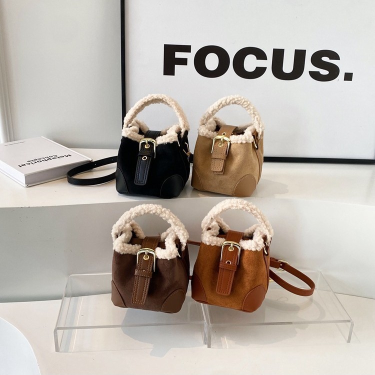 Chic Retro Plush Crossbody Bag: The Ultimate Versatile Shoulder Purse for the Modern Trendsetter - Image 7