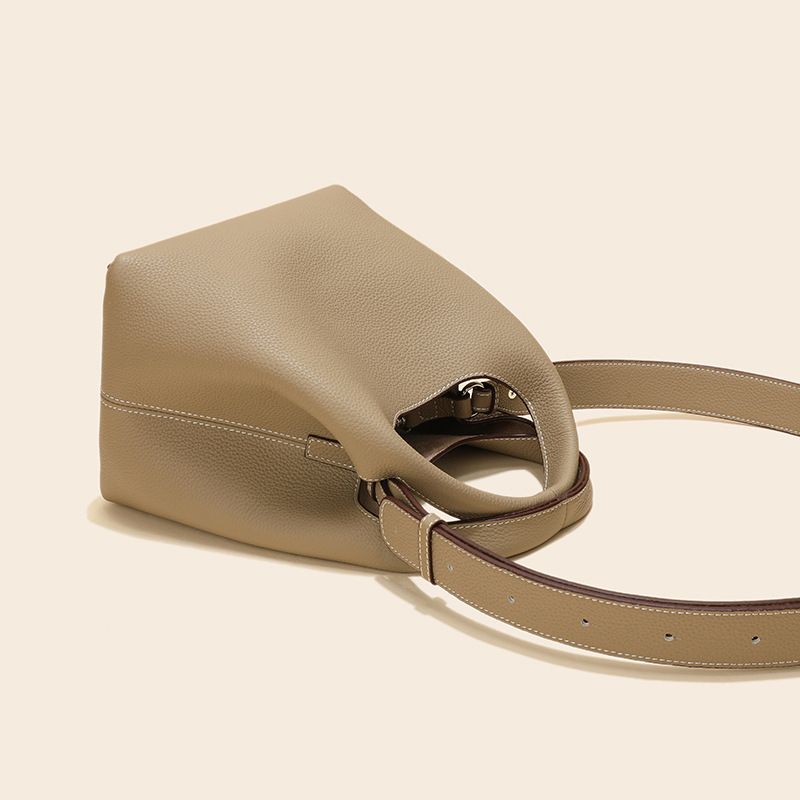 Chic Temperament Top-Layer Cowhide Crossbody Bag: Your Daily Essential - Image 3