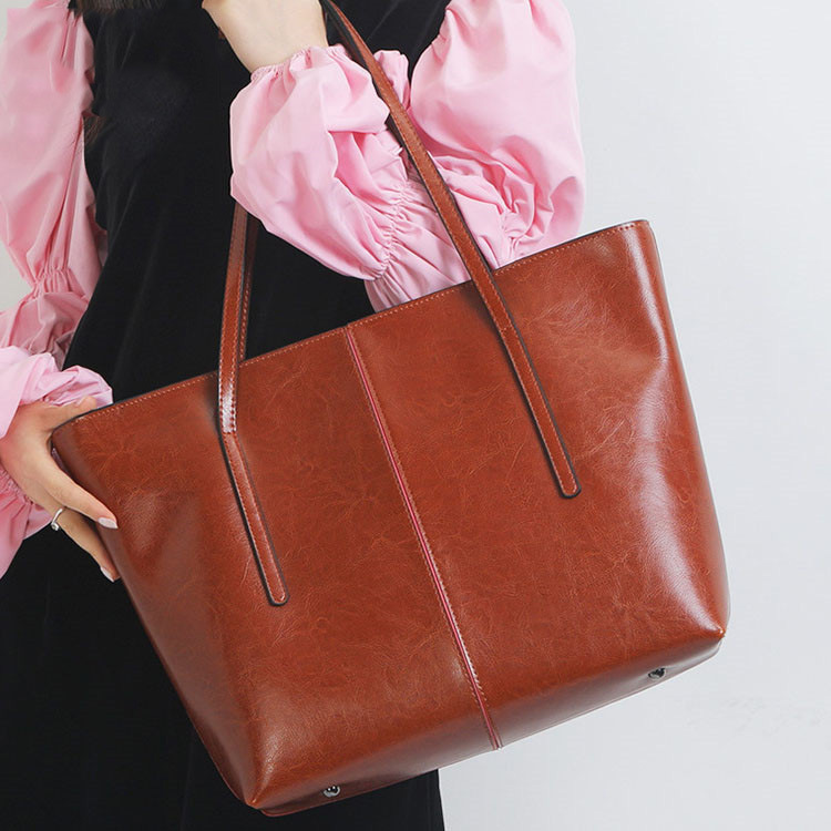 The Artisan's Satchel: Your Statement Piece in Supple Leather - Image 6