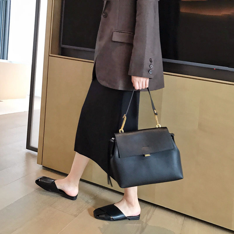 The Artisan's Carry: Luxe Cowhide Leather Tote for the Modern Muse - Image 10